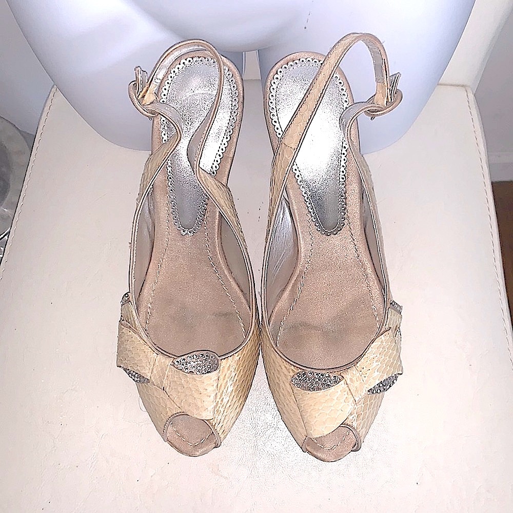 Black skin sandals with rhinestone bowtie
